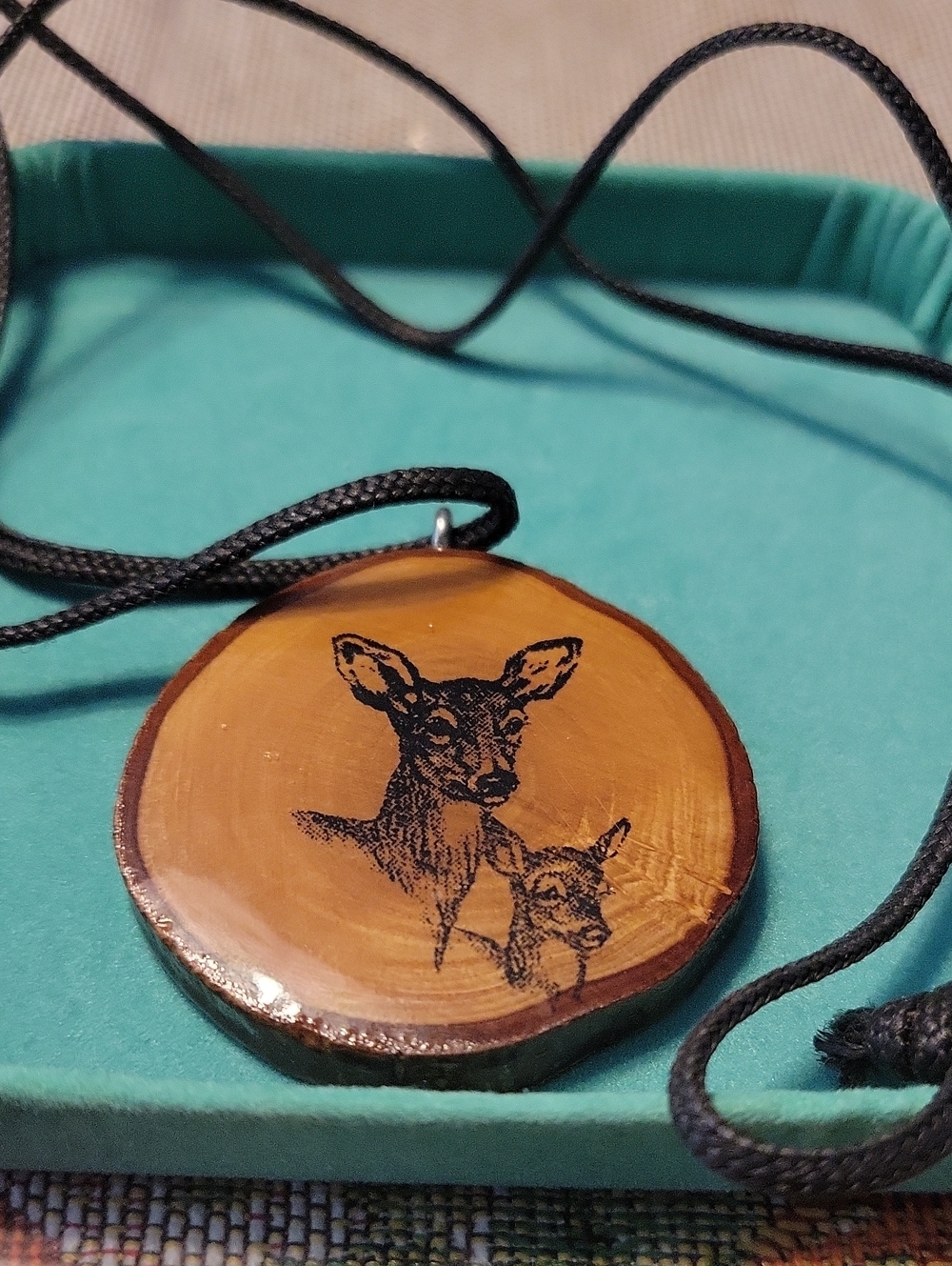 VINTAGE YOSEMITE PARK Wood Deer Pendant Necklace — Brown